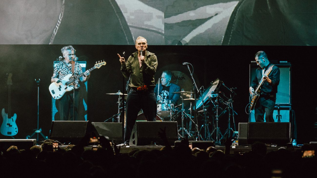 Morrissey, el patrón de los corazones rotos, se reconcilia con Madrid con la belleza de su drama – RTVE.es