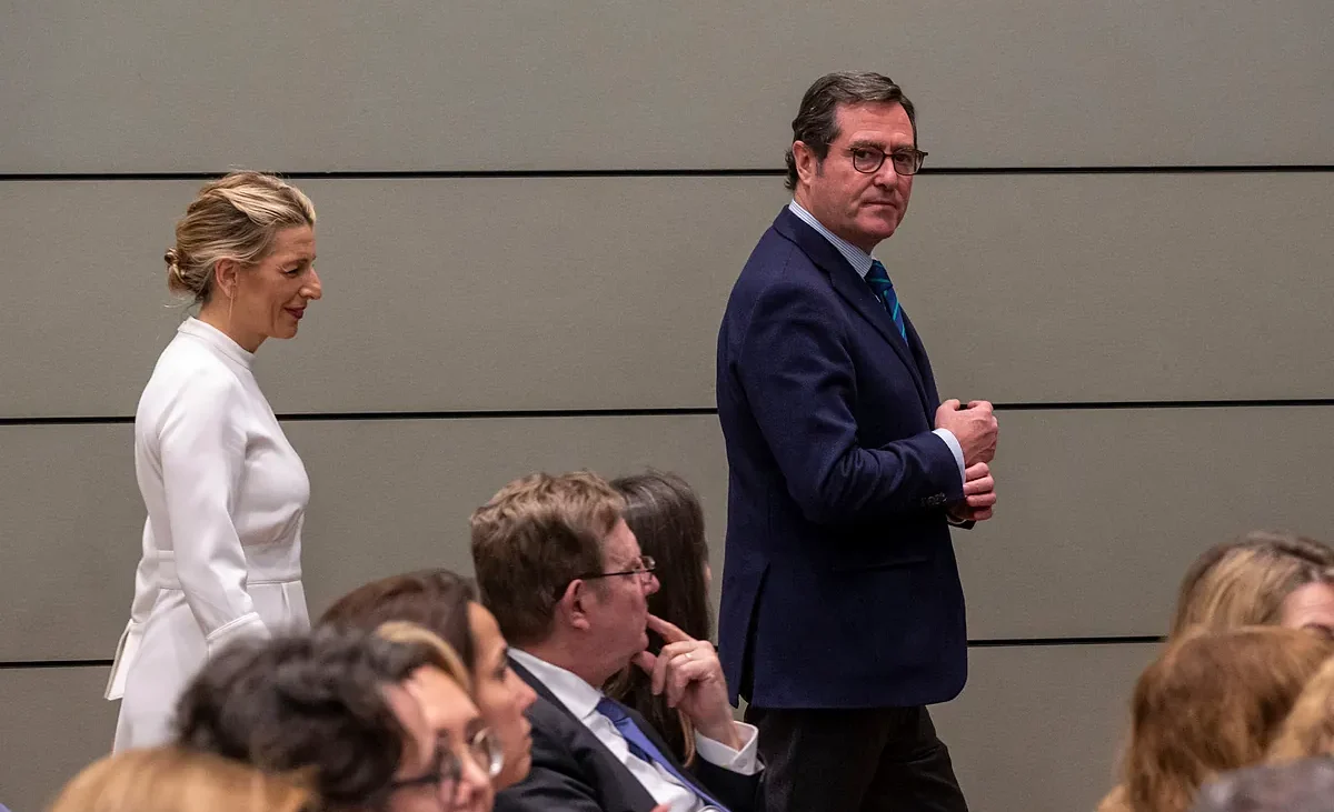 La CEOE enmienda la reforma de Díaz para ‘desnudar’ los salarios y acusa al Ministerio de endurecer las medidas que impone Bruselas