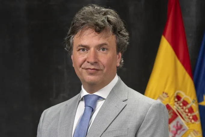 El Gobierno invoca una excepción para colocar como nuevo director general del Tesoro al marido de la número 2 de Óscar López