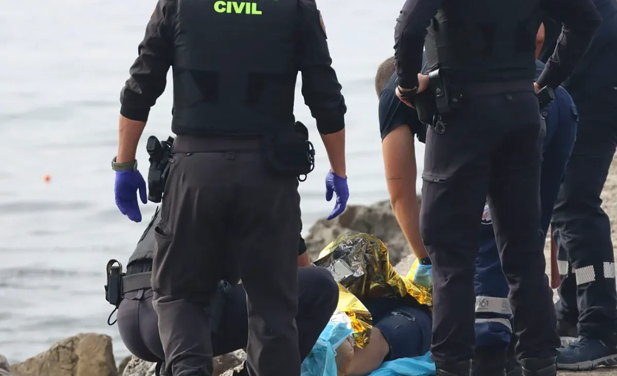 El Gobierno justifica que el Sistema de Protección Civil no permite declarar la emergencia nacional en Ceuta mientras Viva pide «el ejército» para frenar el caos