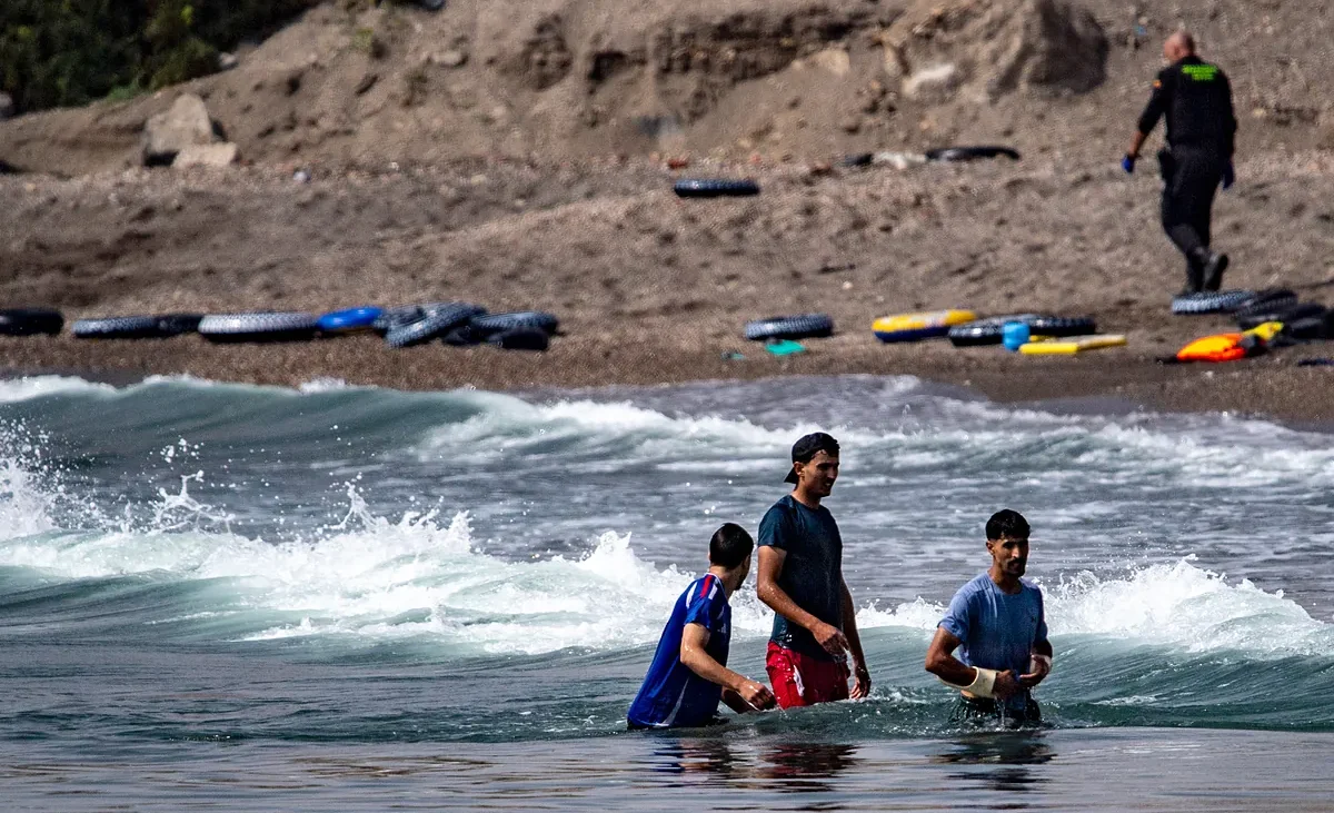 Interior pone el foco en las mafias y la sentencia del Supremo que impide las ‘devoluciones en caliente’ y exculpa a Marruecos de la avalancha en Ceuta