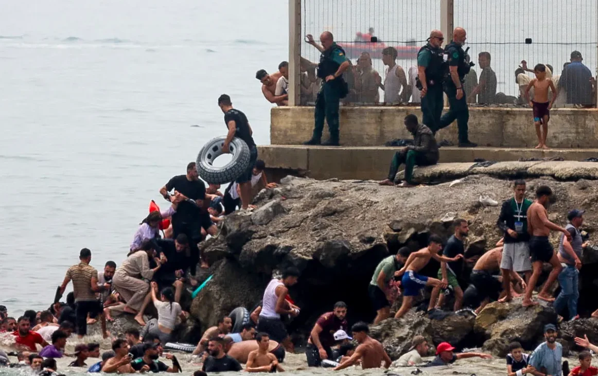 Italia considera suspender el acuerdo de Schengen con España por la situación en Ceuta