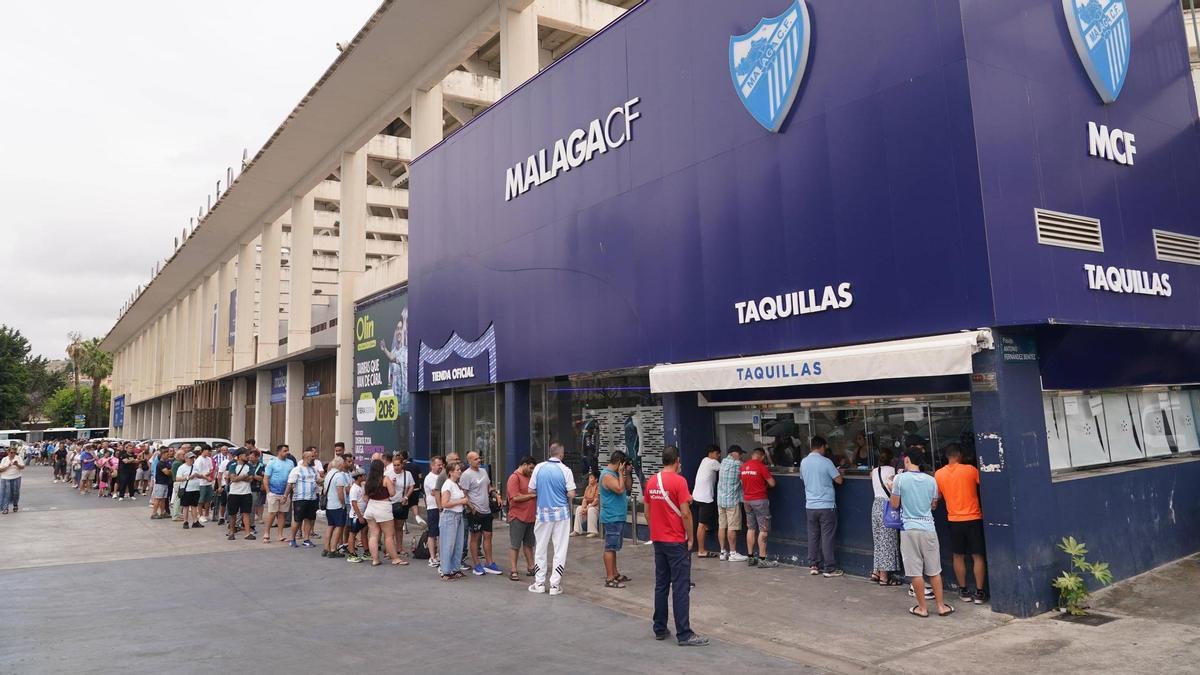 El Málaga CF supera los 25.800 abonados y roza el pleno de renovaciones – La Opinión de Málaga