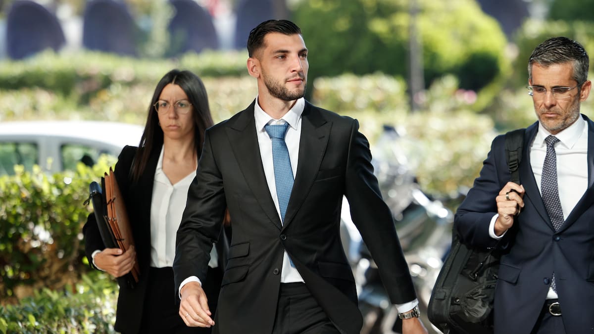 La Audiencia de Valencia permite a Rafa Mir fijar residencia en Grecia para jugar en el Aris de Salónica – Cadena SER