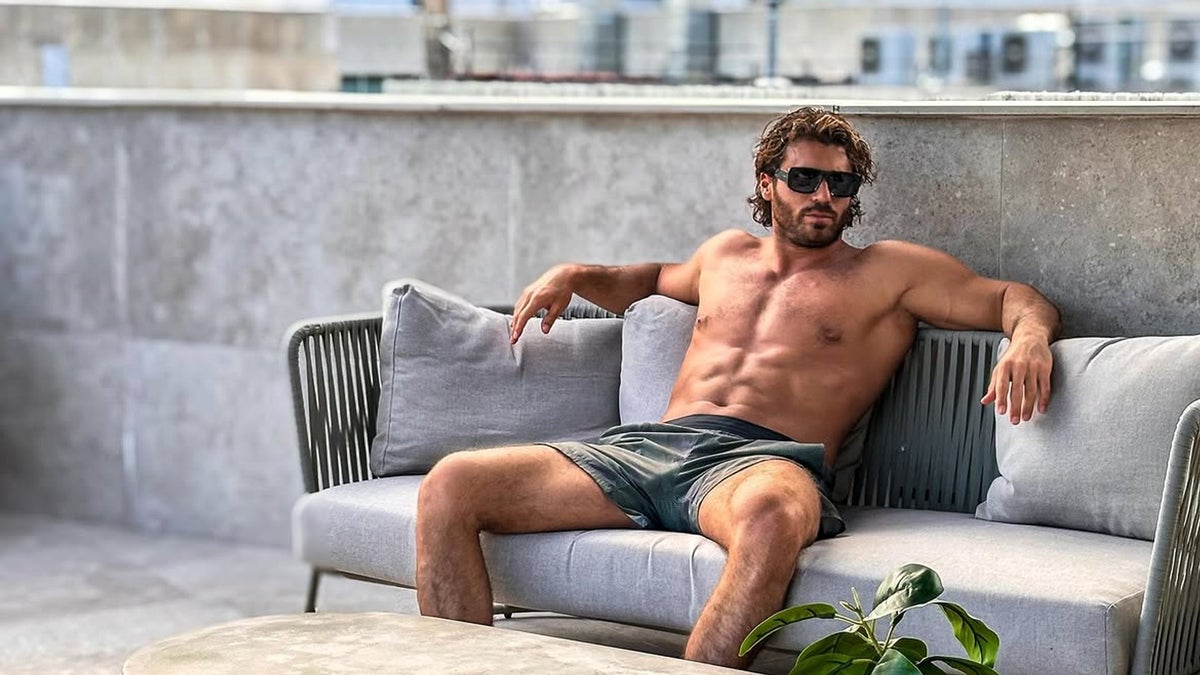 Así es el chalet donde vive Can Yaman en Madrid: un oasis con jardín y piscina en pleno centro – HOLA