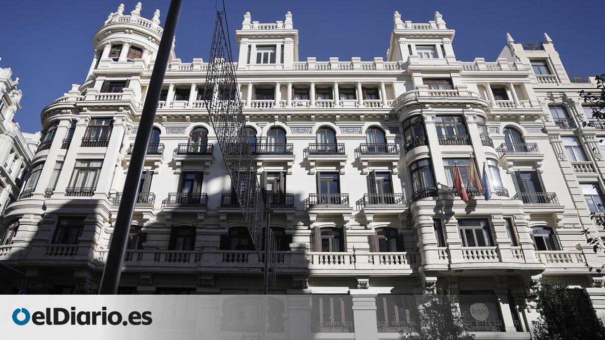 La empresa pública que compró el ático para «uso temporal» de Ayuso lleva un año tratando de vender un inmueble mayor en Gran Vía