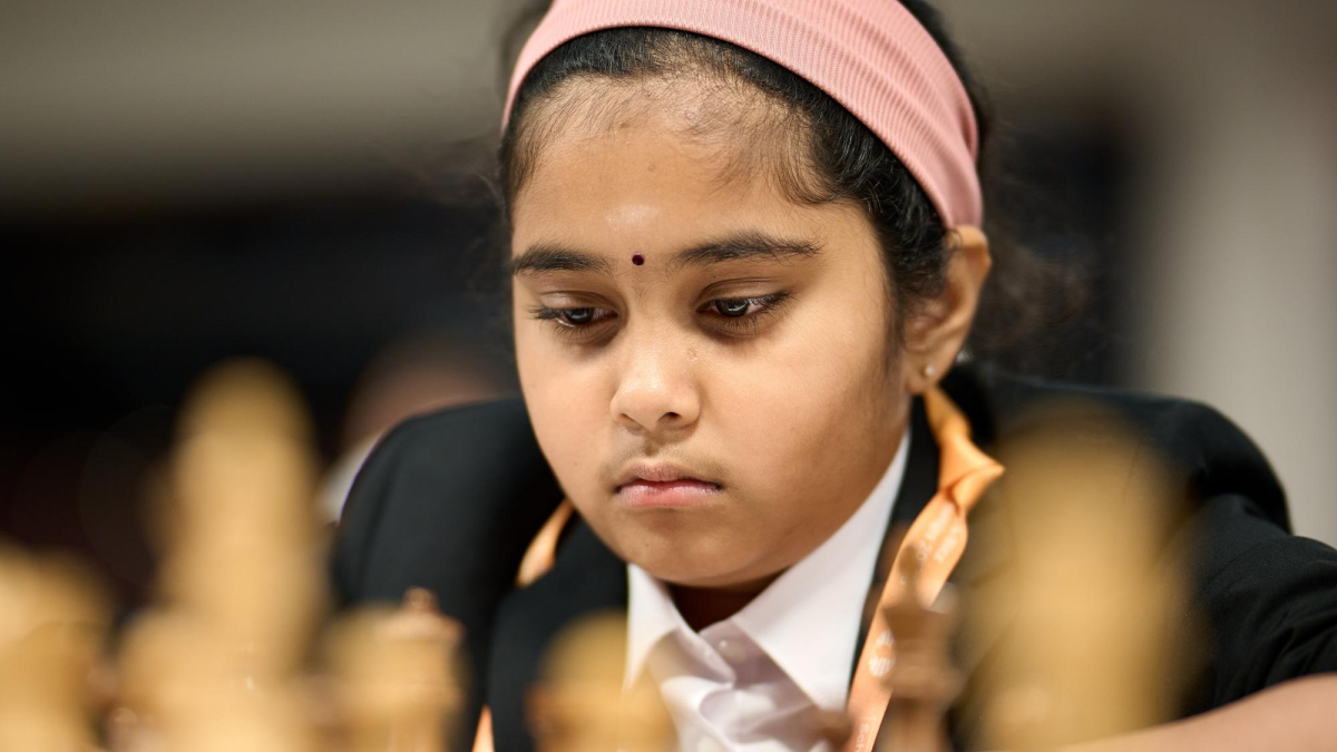 Una niña de 11 años gana a un gran maestro de ajedrez y bate un récord mundial de hace 38 años