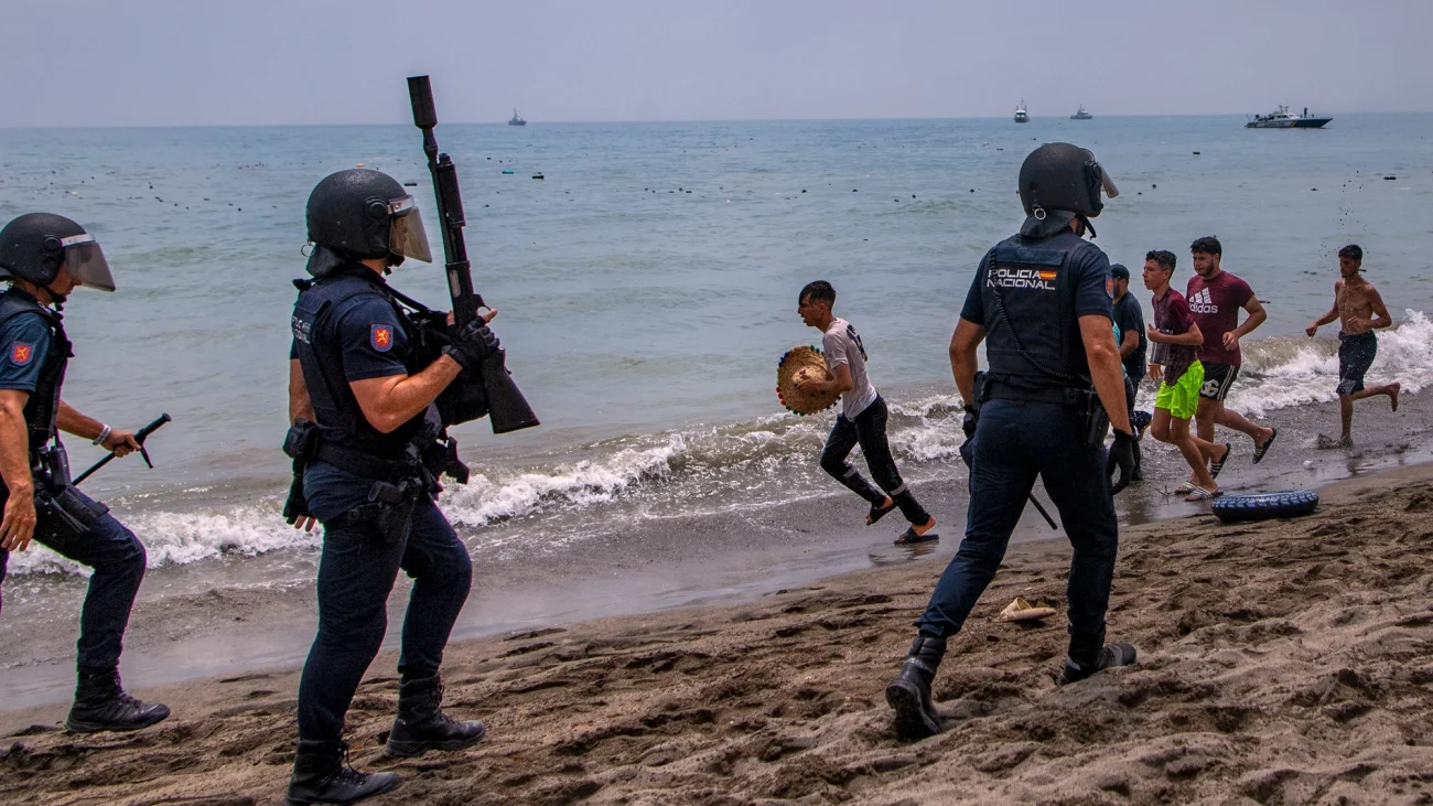 El Gobierno atiende la petición de Ceuta de desplegar al Ejército para controlar la crisis migratoria