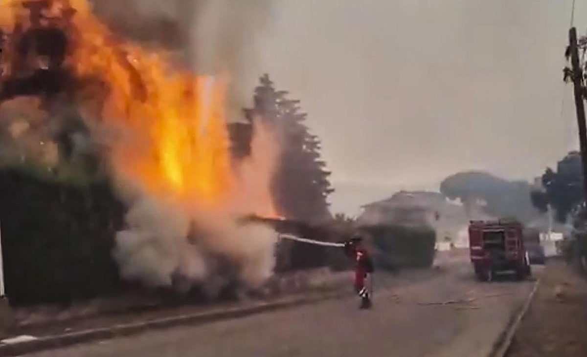Directo | El Gobierno dice que queda «poco» para que se junten los incendios de Madrid y Ávila – El Correo