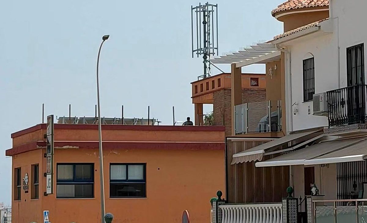 El Ayuntamiento de Vélez-Málaga precinta una antena de telefonía tras las quejas de los vecinos – Diario Sur