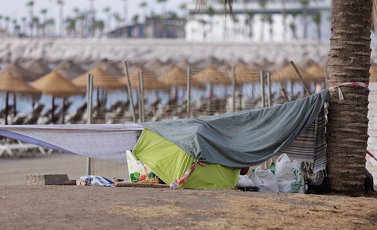 La acampada ilegal en la playa de La Malagueta se cronifica ante la indignación de los vecinos – Diario Sur