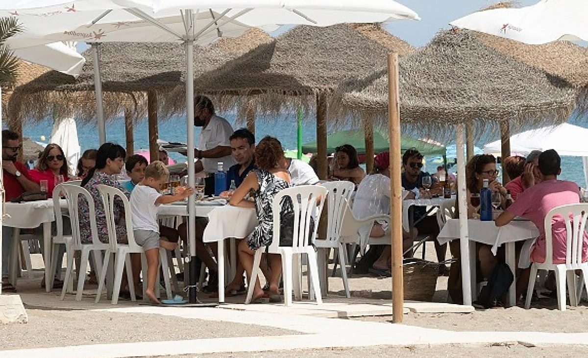 Los chiringuitos llegan al pleno de Málaga: «Crean riqueza y muchos puestos de trabajo» – Diario Sur