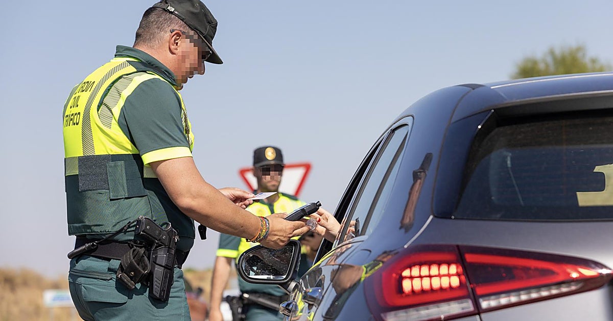 Sin cinturón, sin carné y drogado: la huida temeraria de un conductor que causó un choque al evadir un control en Málaga – ABC
