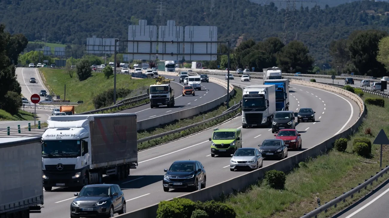 Cataluña registra 13.000 infracciones de tráfico en el uso del cinturón de seguridad y del móvil en carretera entre junio y julio de este año – La Razón