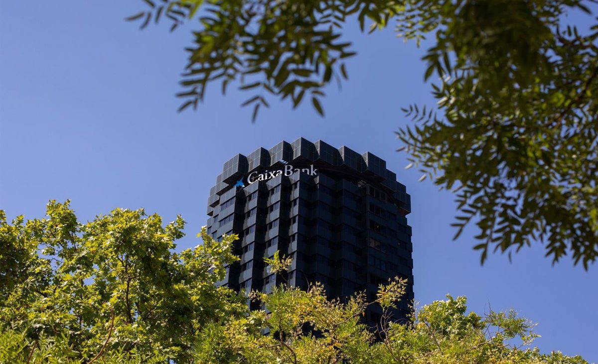 CaixaBank gana 3.203 millones en el primer semestre, un 8,5% más