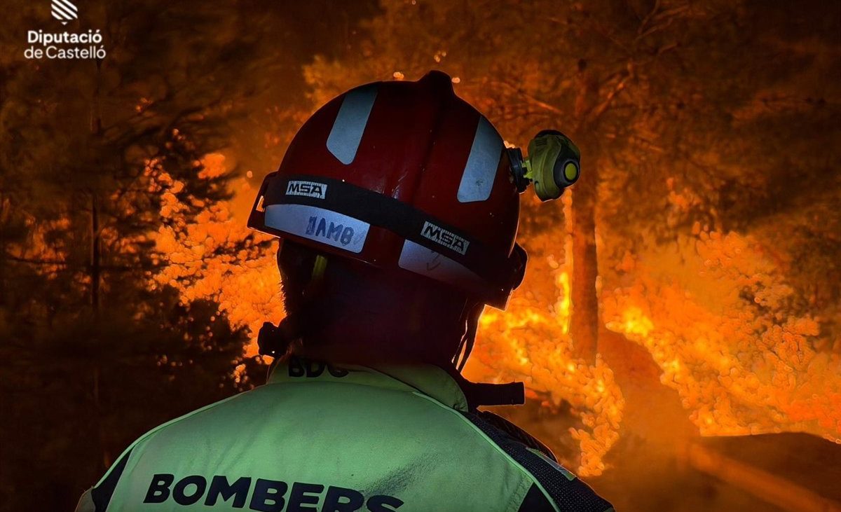 El incendio de la Vall d’Uixó está «perimetrado», aunque «no asegurado»