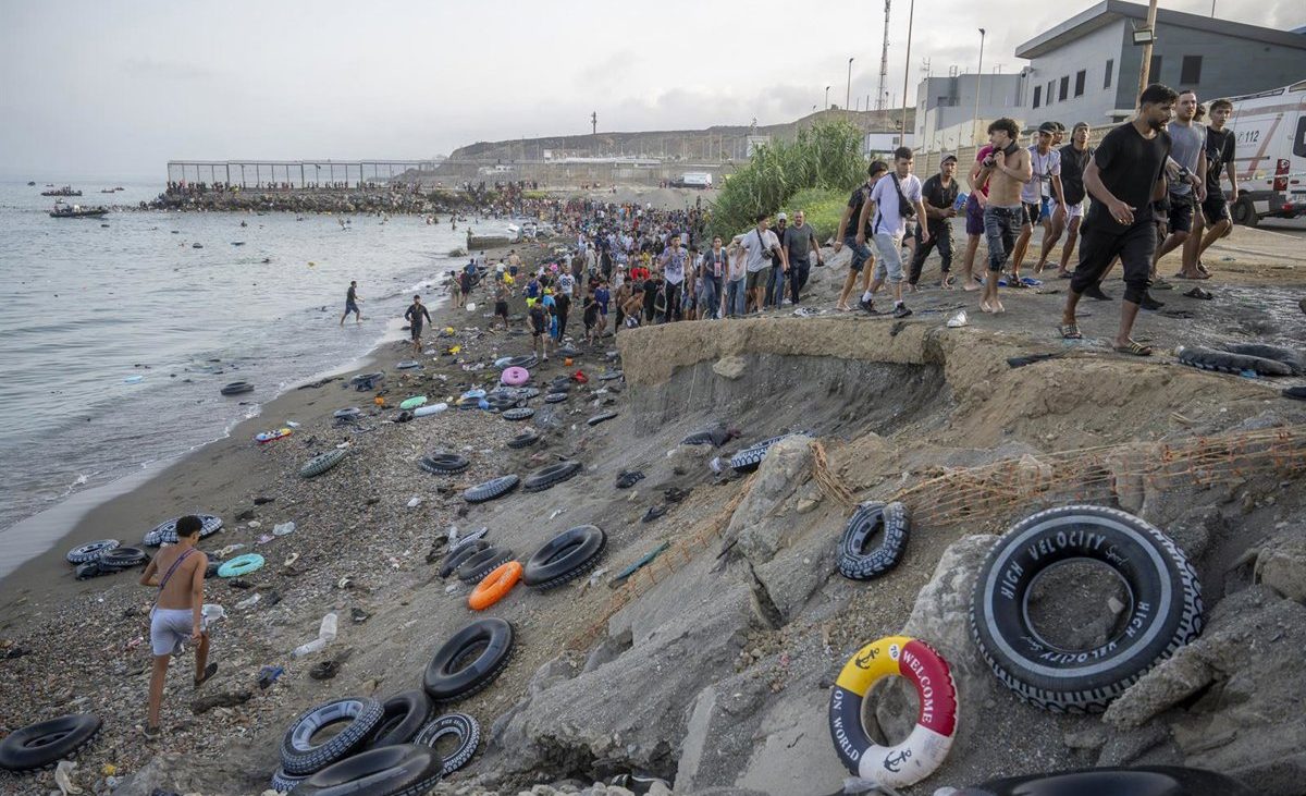 Comienzan a retornar voluntariamente a Marruecos migrantes que entraron a Ceuta
