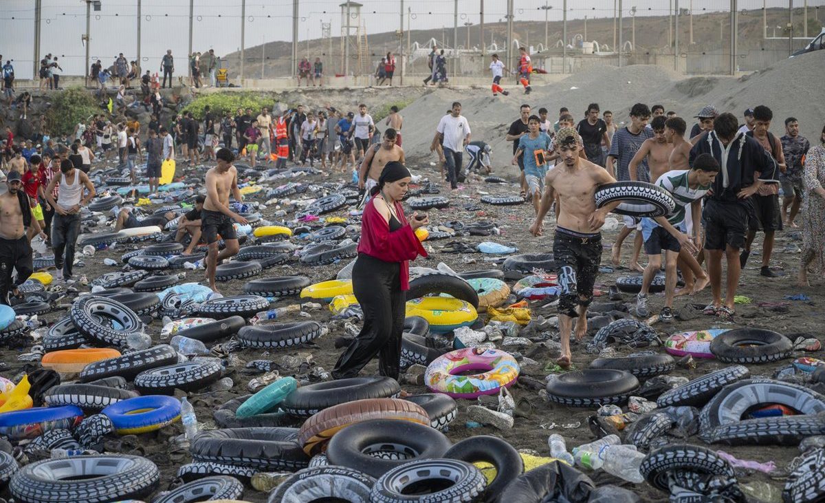 Localizan tres cadáveres más de inmigrantes en Ceuta esta madrugada