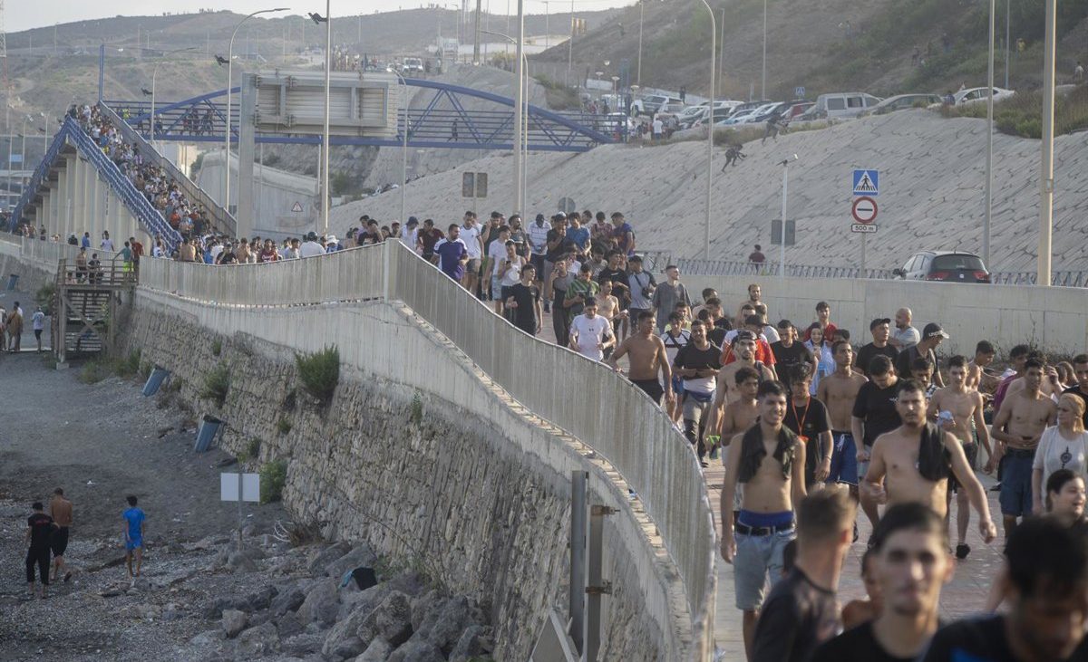 El Gobierno estima un ritmo de 150 retornos por minuto a Marruecos desde Ceuta