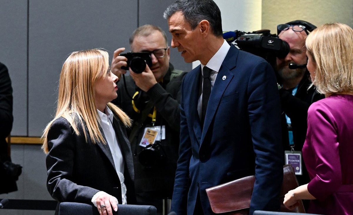 Sánchez replica a las críticas de Italia y dice que allí reciben más inmigrantes irregulares que España