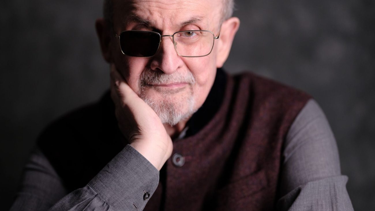 El Juzgado declara culpable de «un acto de terrorismo» al agresor de Salman Rushdie