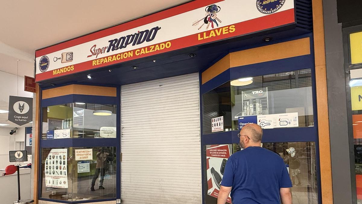 El asesino machista del Carrefour de Murcia degolló a su expareja con un cúter de zapatero – La Opinión de Murcia