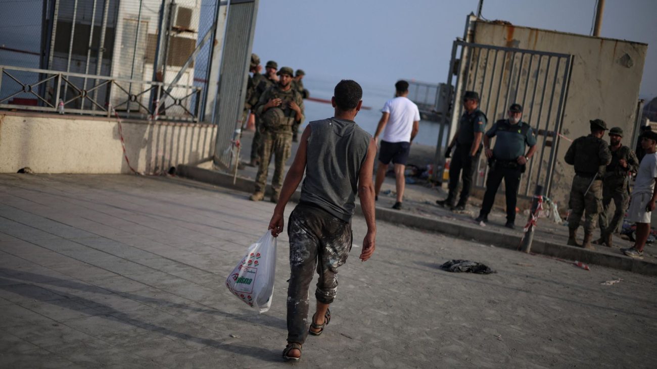 Crisis migratoria Ceuta, Melilla y Marruecos, hoy en directo | Última hora de la entrada de inmigrantes a nado en España, Pedro Sánchez y Mohamed VI – El Español