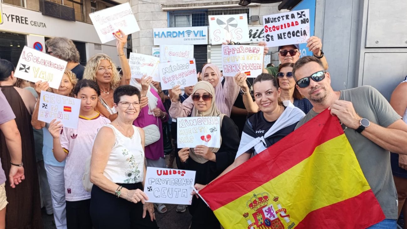 Miles se concentran en Ceuta para pedir seguridad y protección tras el asalto: «Esto es España, la ciudad no se vende»
