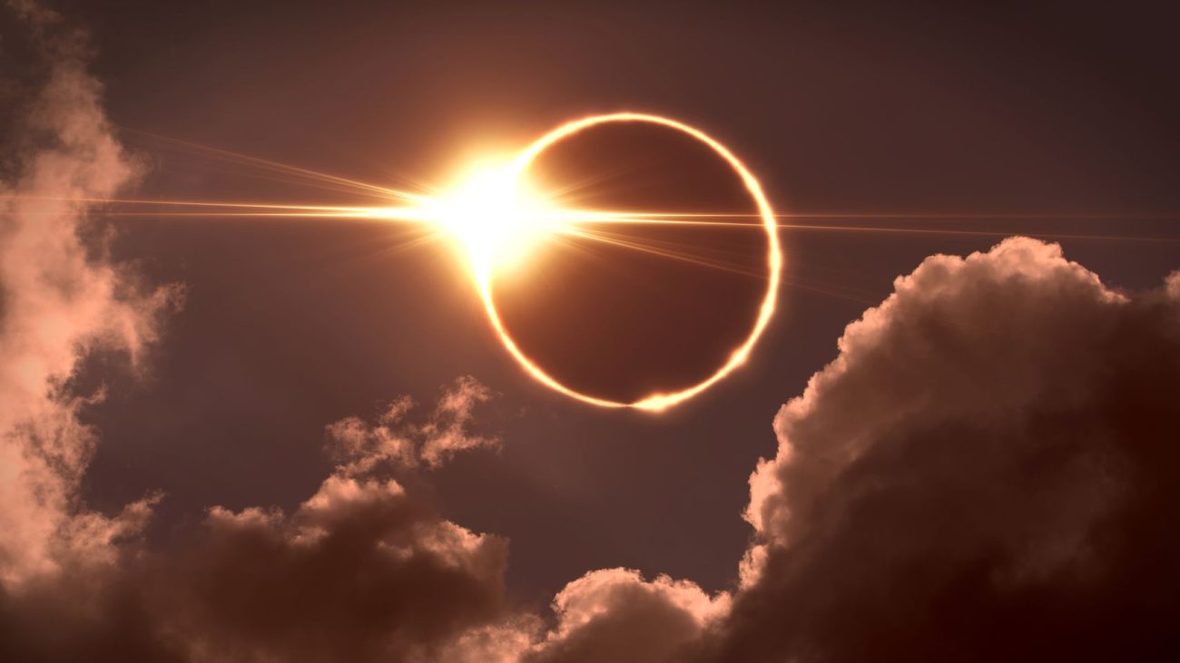 Eclipse solar en España hoy 12 de agosto, en directo | Cuándo empieza, a qué hora es, gafas homologadas y dónde verlo