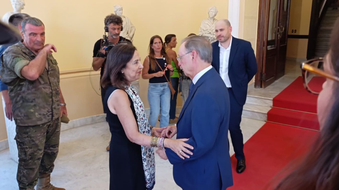 Margarita Robles, tras reunirse con Vivas: «Ceuta y Melilla son españolísimas y no se las toca, esto no se puede repetir»