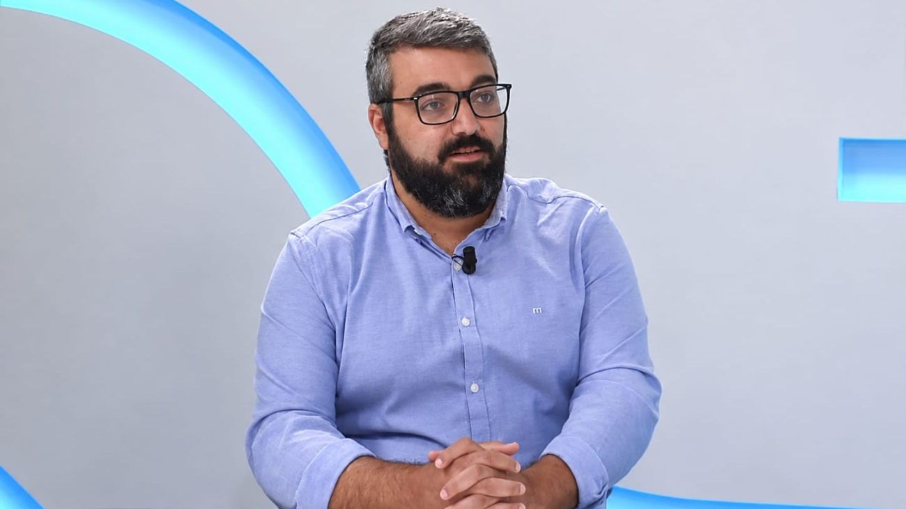 León, el diputado ceutí del PSOE que carga contra Sánchez: «Mi hija no puede salir de casa, pero él está aconsejando libros»
