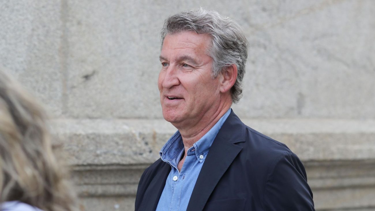 Última hora política, en directo | Feijóo reprocha la conducta de Puente y del Gobierno por «señalar a la Corona de forma tabernaria»