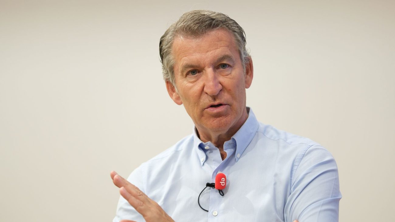 Feijóo pide al Gobierno que autorice la visita del Rey a Ceuta y acusa a Marruecos de «consentir o alentar la invasión»