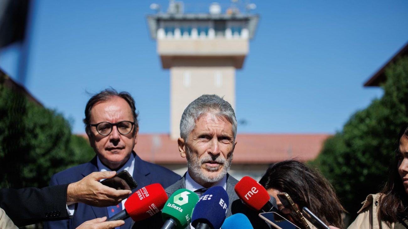 Interior traslada a cárceles de la Península a 17 presos marroquíes que entraron durante la invasión de Ceuta