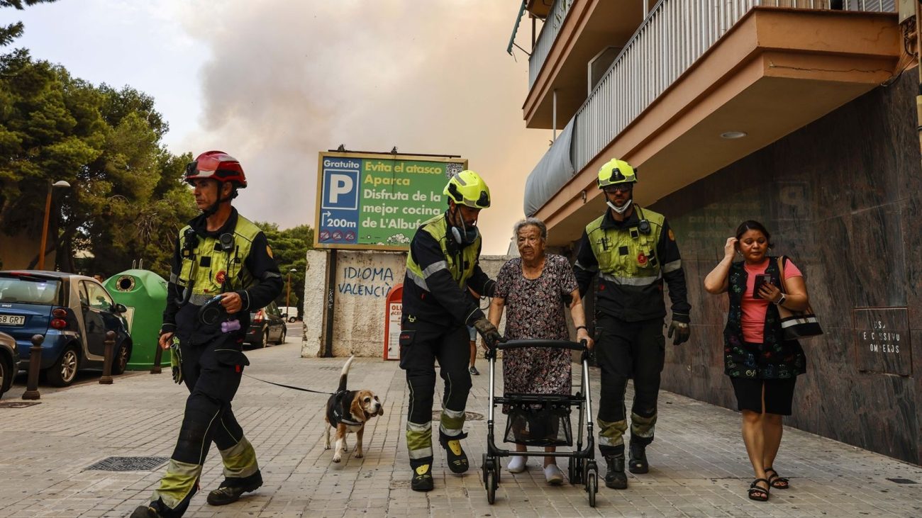 Tristeza entre los afectados por el incendio de El Saler: «En 50 años que llevamos viniendo no había pasado algo así» – El Español