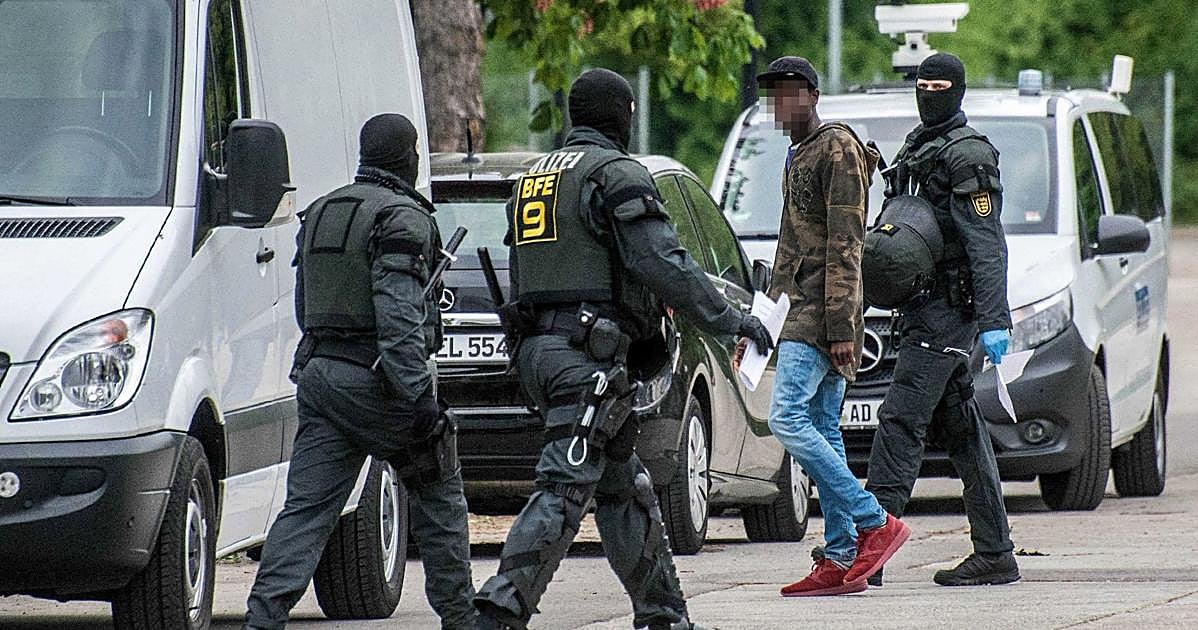Alemania coordina con representantes talibanes el regreso de miles de afganos a su país
