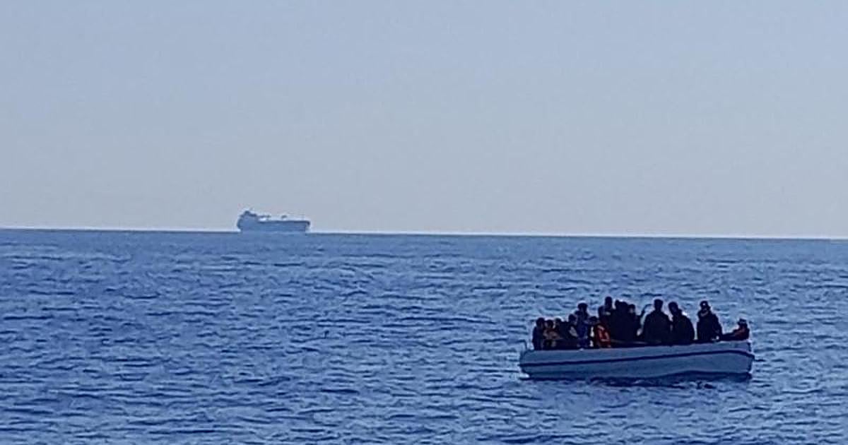 Trece desaparecidos tras el naufragio de una embarcación con inmigrantes de Túnez que se dirigía a Italia
