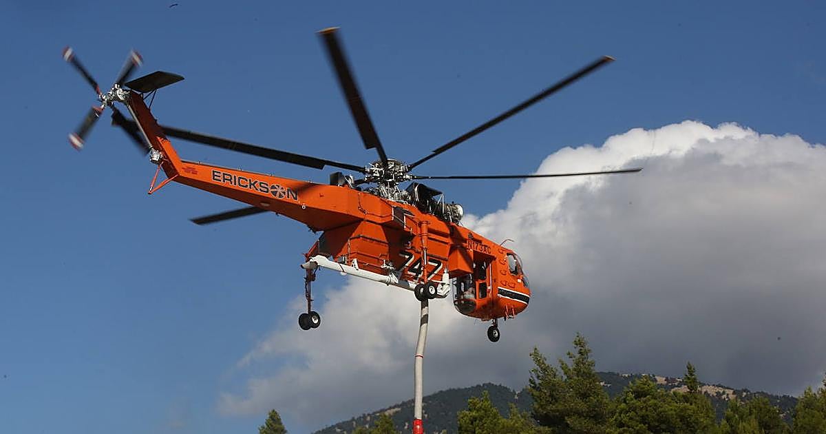 Mueren dos pilotos tras chocar dos helicópteros mientras sofocaban un incendio en Grecia