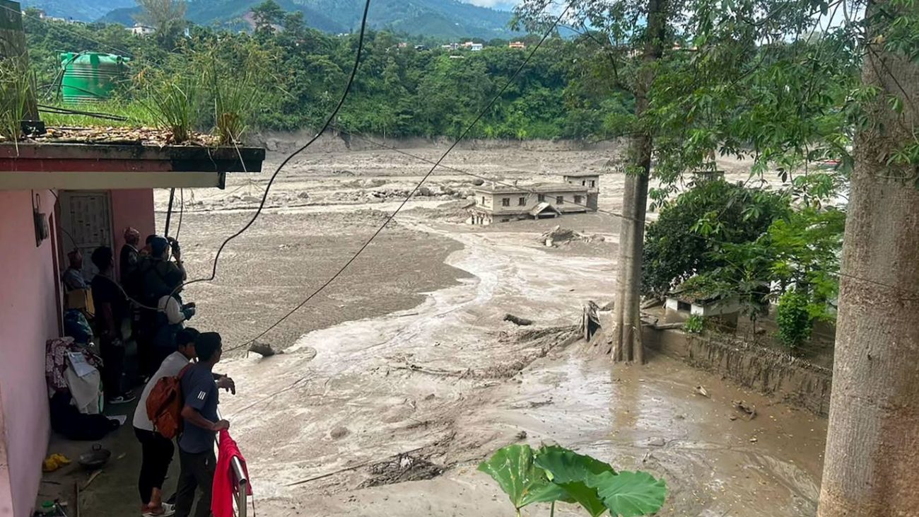 Una fuerte inundación arrasa Rasuwa (Nepal) y deja al menos 8 muertos