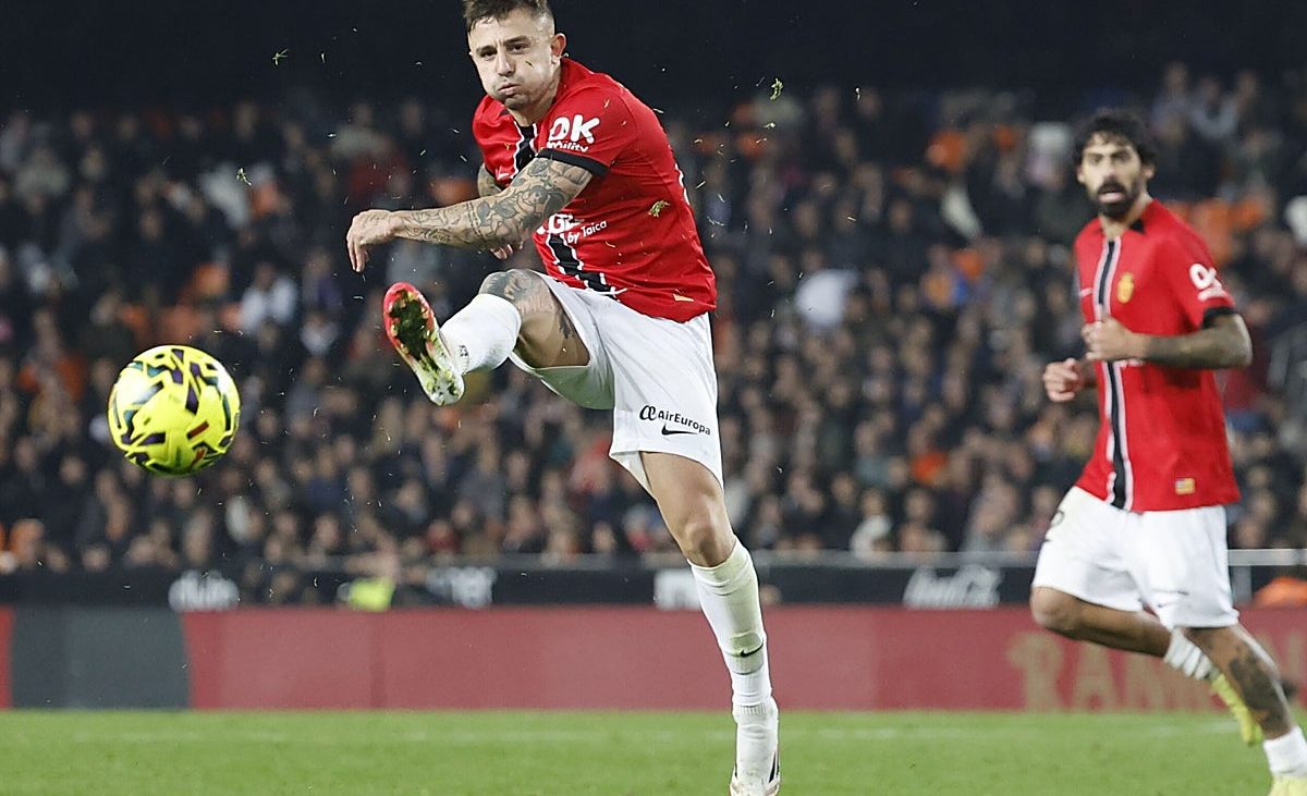 El Valencia quiere cerrar el lateral derecho con Arnau Martínez y Pablo Maffeo – Las Provincias