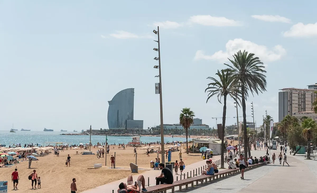 Este será el tiempo que se espera en Barcelona durante todo el mes de agosto: temperaturas por encima de los 30 ºC y posibilidad de tormentas – El Mundo