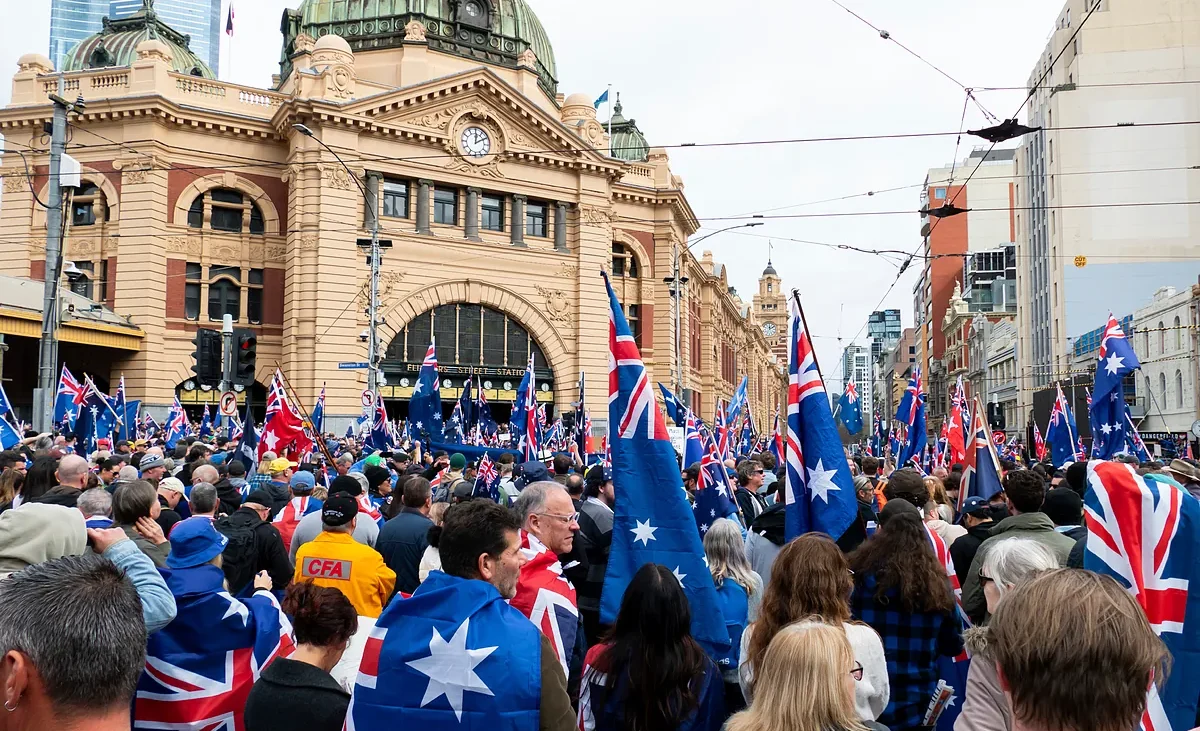 El fantasma de la ‘Australia Blanca’ resurge en uno de los países más dependientes de la migración