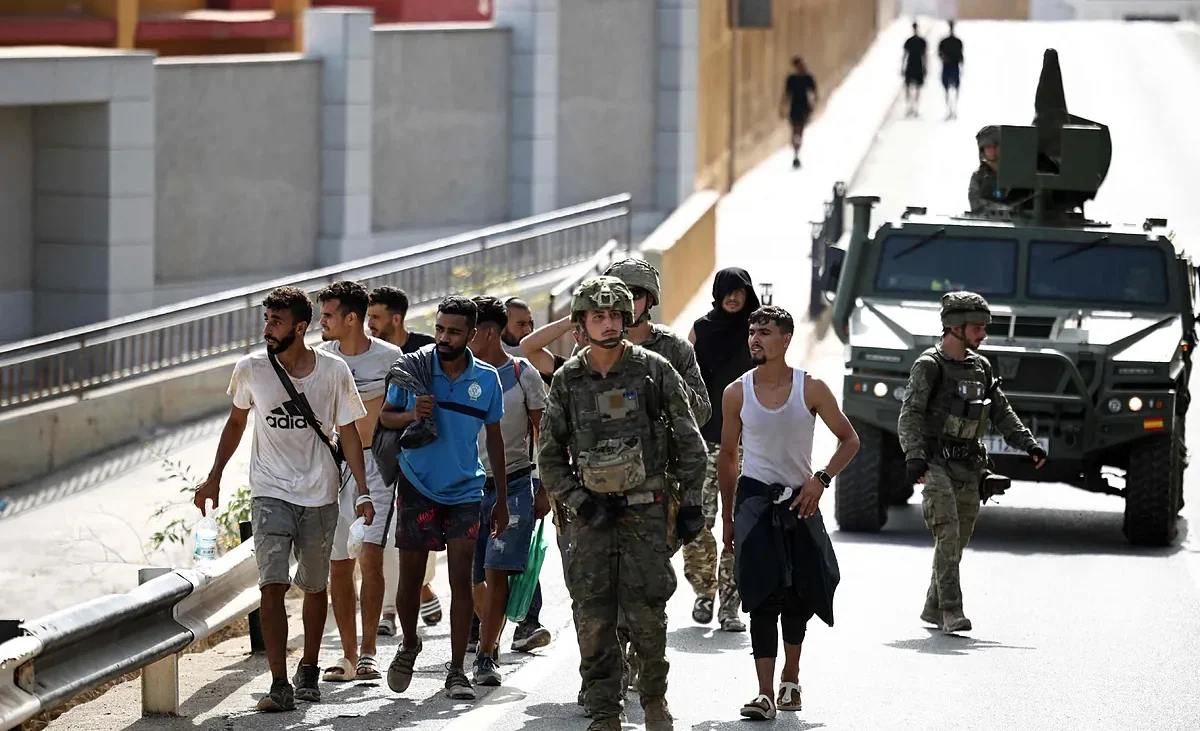 Entrada de inmigrantes a Ceuta desde Marruecos, en directo | El delegado del Gobierno en Ceuta eleva a 72 el número de inmigrantes fallecidos – El Mundo