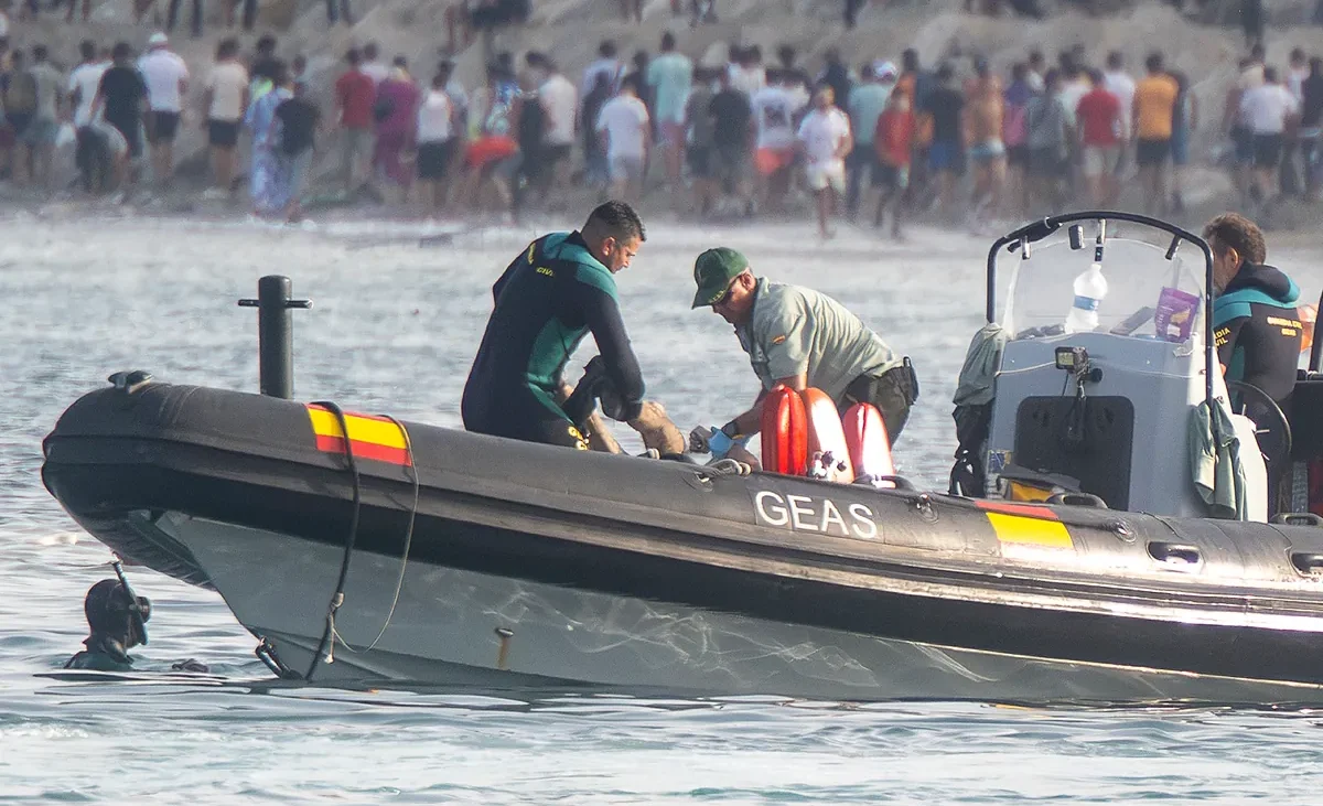 España habilita a la carrera una macro morgue en el antiguo Hospital Militar de Ceuta para la peor tragedia migratoria: «Nunca hemos rescatado tantos cadáveres»