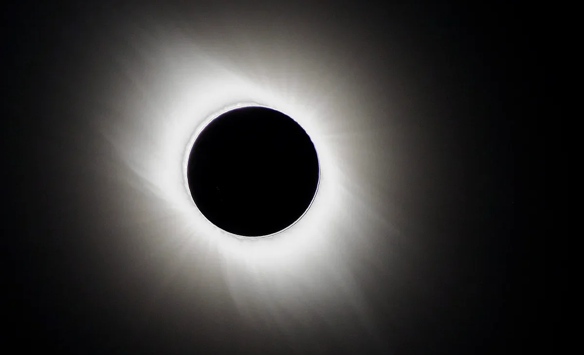 Eclipse total de sol del 12 de agosto: dónde y cómo verlo y qué evitar para tener una buena experiencia