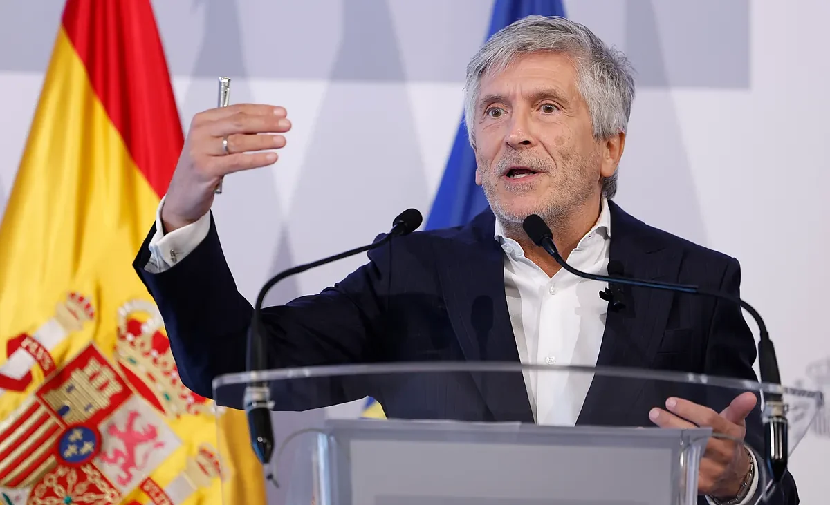 Marlaska insiste en que no hubo ningún «informe, aviso, ni comunicación» del CNI sobre «nada parecido» a la llegada de 72.000 personas a Ceuta