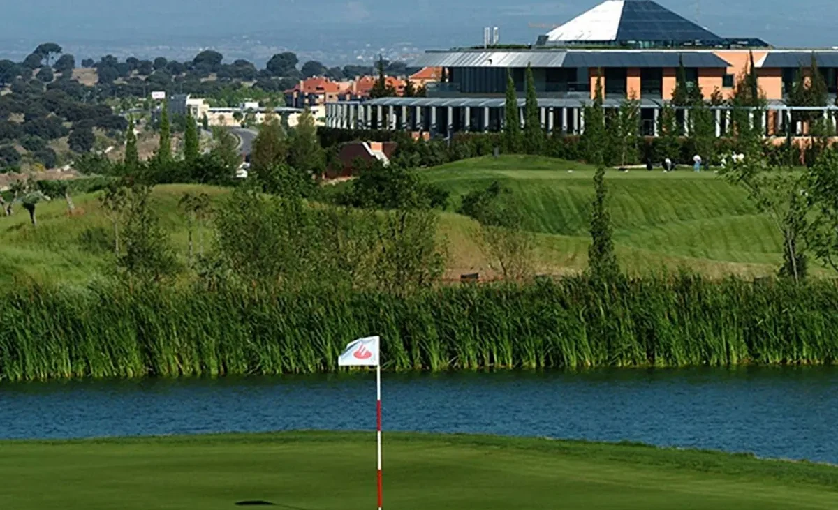 Santander ingresa casi 7 millones con el alquiler de sus sedes y del campo de golf