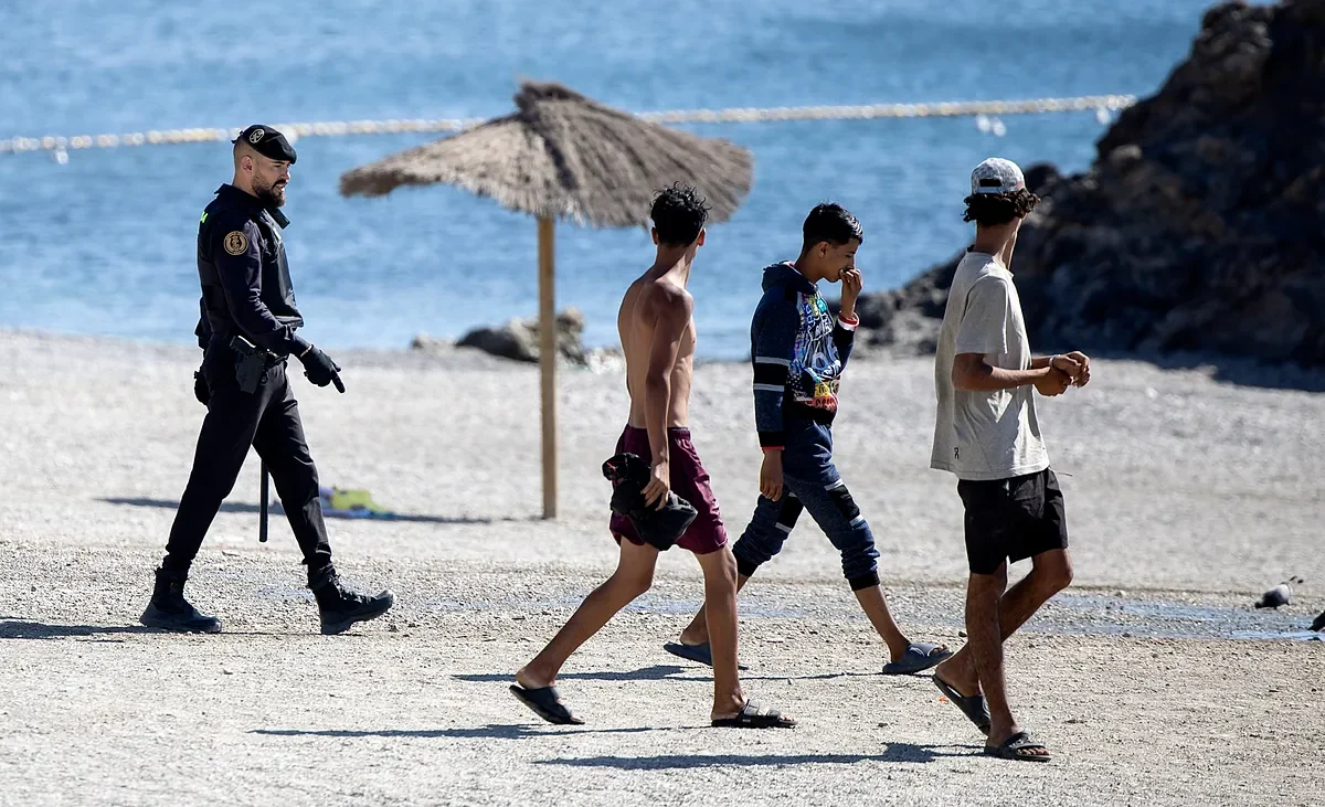 Expulsados otros cuatro marroquíes por lesionar a tres guardias civiles en Ceuta – El Mundo