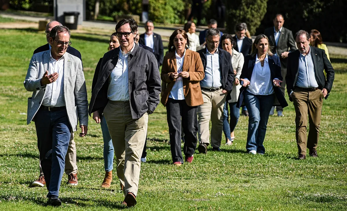Los ‘retiros’ de Illa con sus consejeros del Govern le cuestan a Cataluña más de 210.000 euros