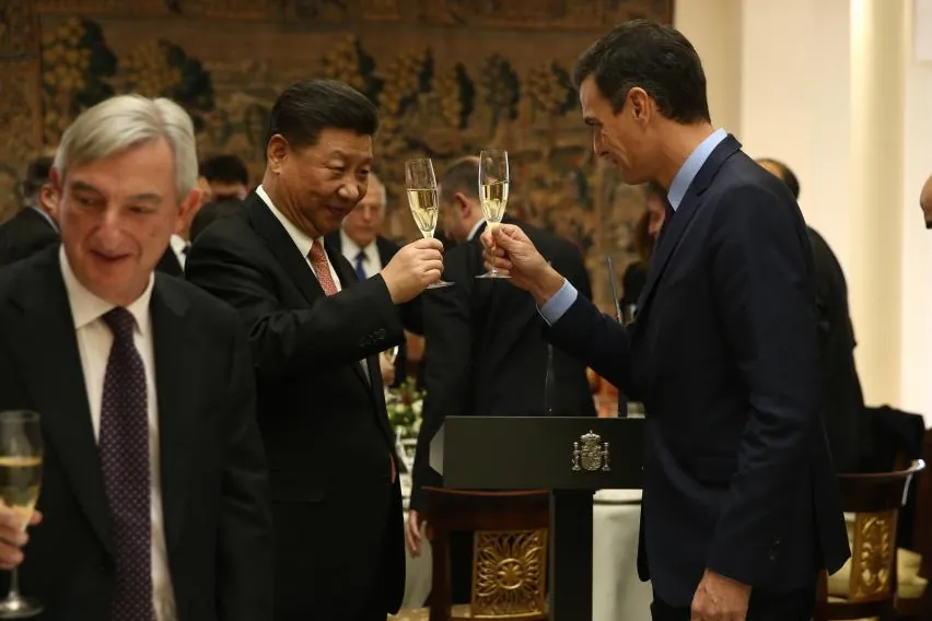 Las alertas del Ejército abren la mayor brecha a Sánchez en su apuesta por China